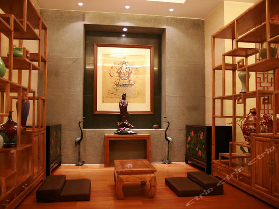 菩提宾舍是以佛教文化为主题的精品酒店,坐落于东部华侨城华兴寺景区