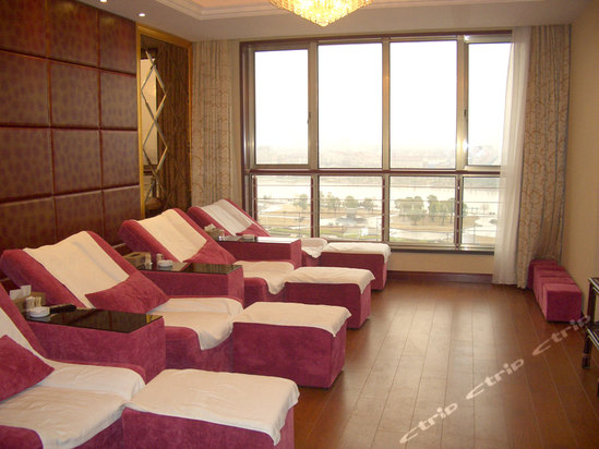 江滨北路22号(东阳海天大酒店)