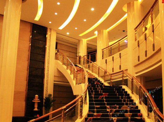 海阳海怡大酒店是一家及海滨度假,商务会议,康乐休闲等为一体的挂牌四