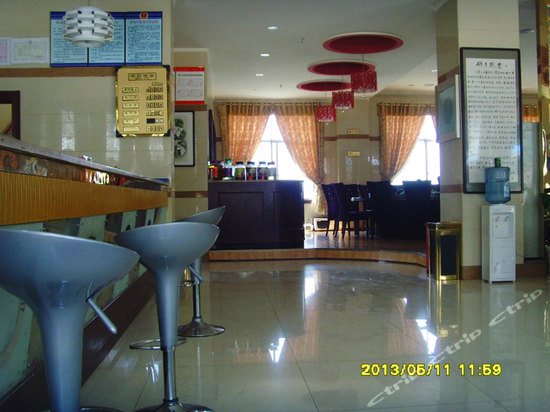 五峰渔关鸽子花商务酒店
