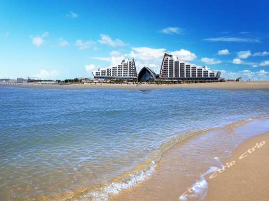 金泰路1号(辽东湾大街南段),营口金泰珑悦海景大酒店的地址:金泰路1号