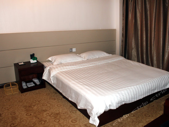 宁波路19号(乳山香榭丽舍大酒店)