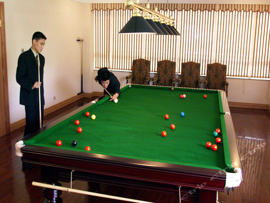 西乡大道新湖路(深圳碧海湾高尔夫俱乐部酒店)