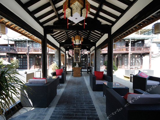 丽江束河后湾假日会馆