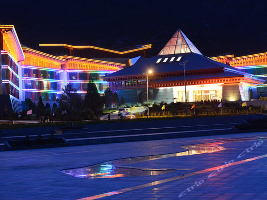 宁武芦芽山国际酒店 4.0分(40条点评) 198起距离15公里立即预订