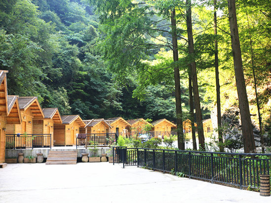 山岩部落青年旅舍&神农架漳宝河户外营地