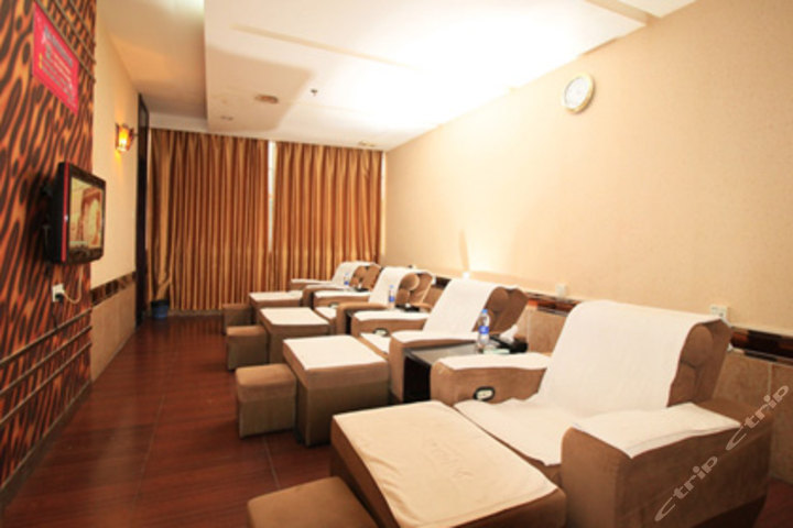 已多                     仅售88元,市场价98元的语已多沐足双钟套系