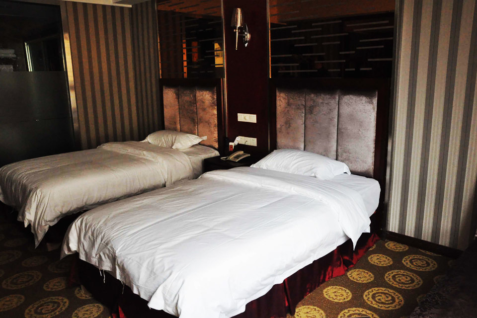 【携程攻略】黑水县东措日月海团购,东措日月海周边住宿/美食/餐馆   