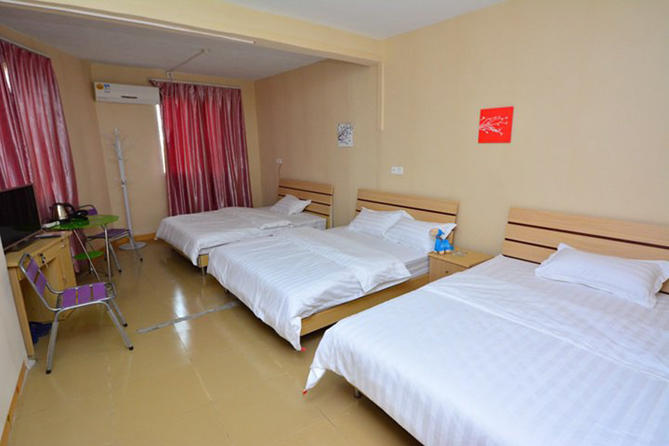 高崎公寓(厦门机场店)(家庭三床房)