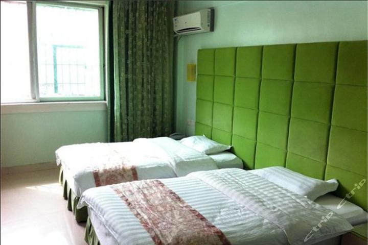 假日馆(标准双人房)团购-原价398元-团购仅售115元,霞浦酒店团购