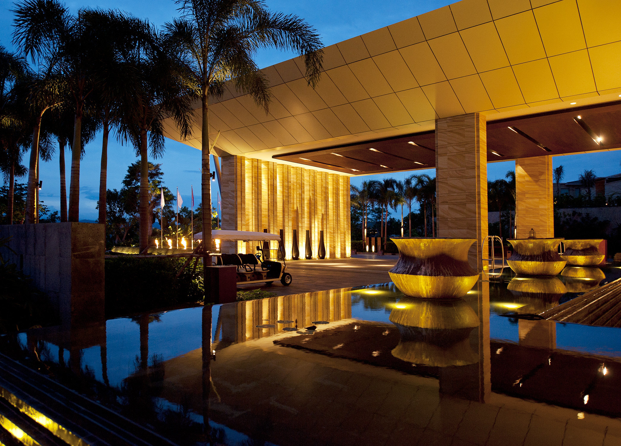 市辖区 >> 美食  地址(位置,怎么去,怎么走):  海棠湾希尔顿逸林酒店1