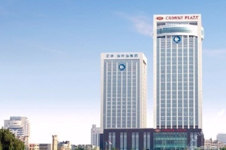 马鞍山海外海皇冠大酒店-猪猪侠酷芽亲子豪华双床房