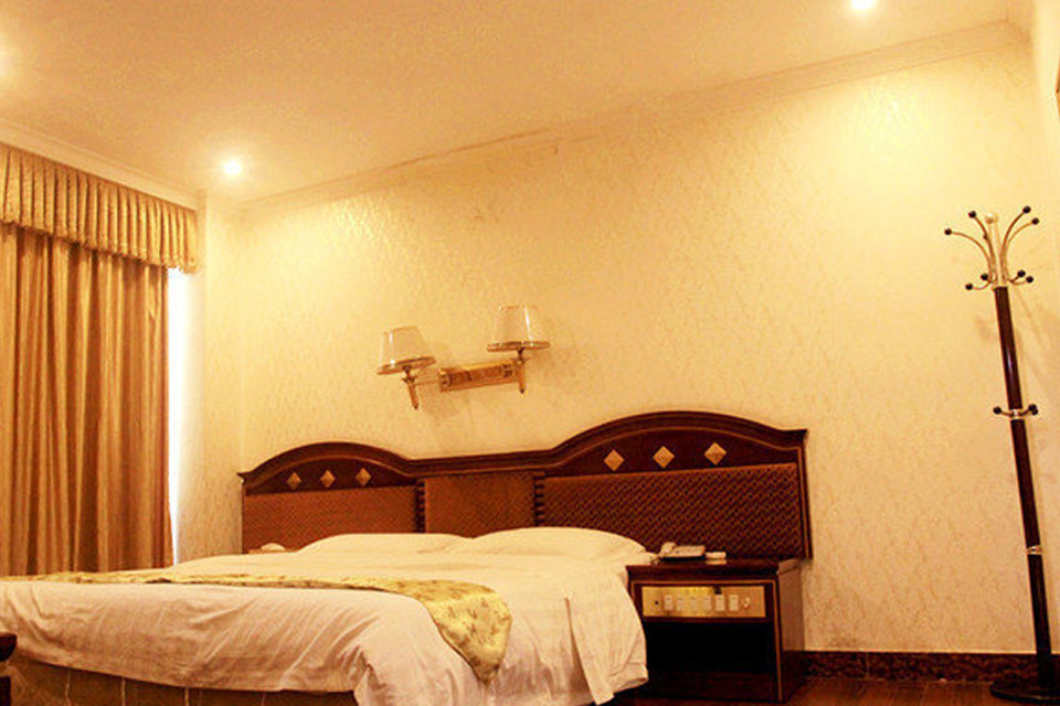 惠东华苑商务酒店(黄埠店-豪华单人套房)