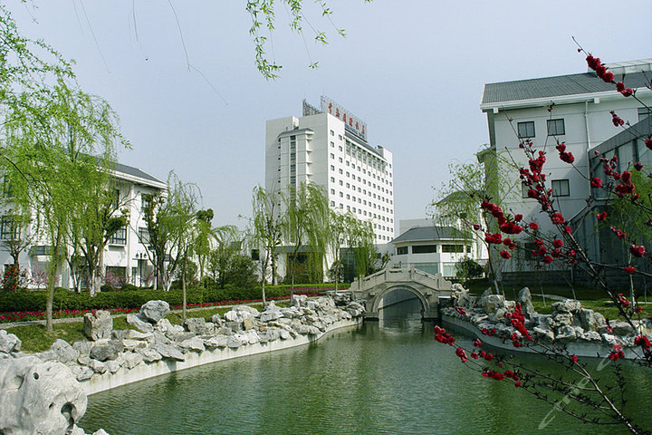 常熟国际饭店(标准双人房 尚湖景区门票2张)