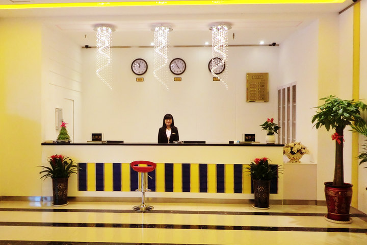 都市商务酒店(西安太白路店)—大厅前台