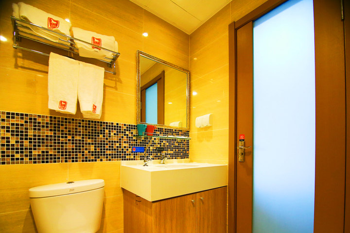 骏怡连锁酒店(大连万达广场店)—卫生间