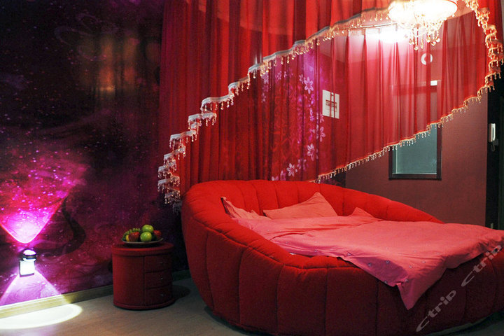 南京365酒店公寓(山西路中环国际店)—至尊情侣主题房