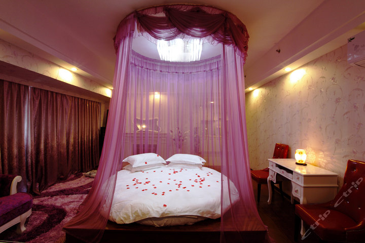 【万达广场】尊享漳州花界精品酒店情侣圆床房1晚 免费wifi 更多优惠!