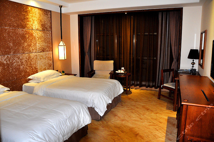 琼海四季春天酒店(高级标间)