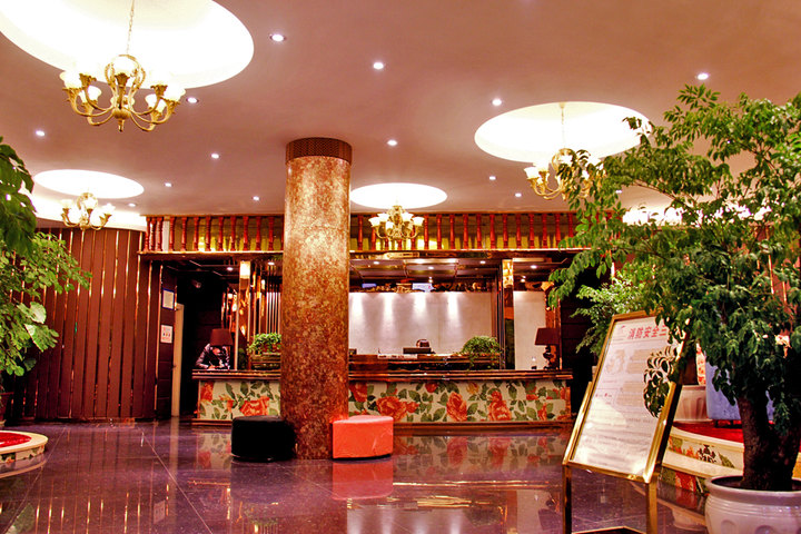 衢州柯城米兰假日主题酒店—前台