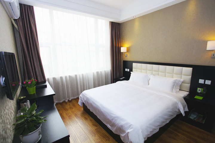 【成都苏铁阳光酒店团购】成都苏铁阳光酒店(主题单间)团购