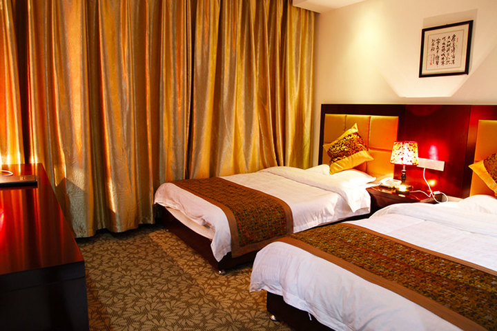 酒店均位于黄山山顶,可观云海,赏绝美日出,空气清新,环境清静,远离