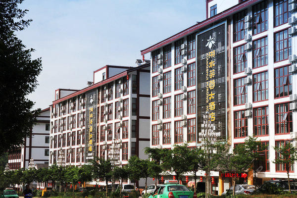 黄果树湘水芙蓉大酒店(豪华三人间)