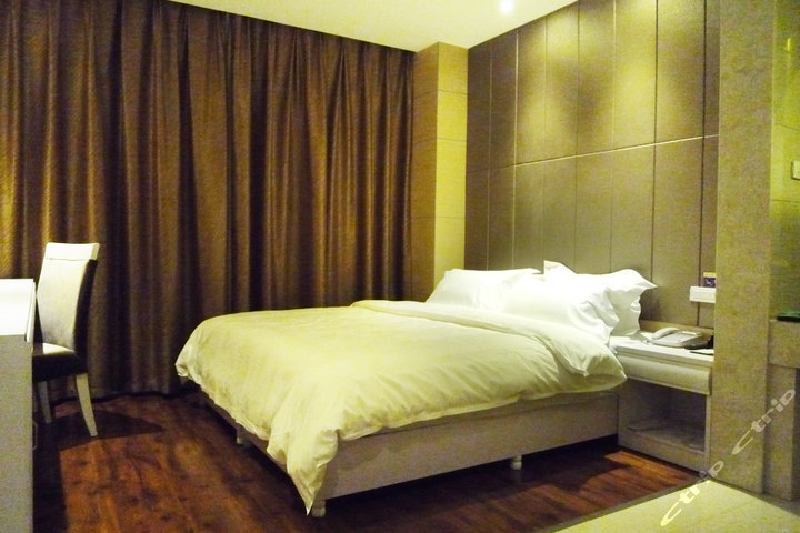 丽橙酒店(宜都店)(时尚大床房)