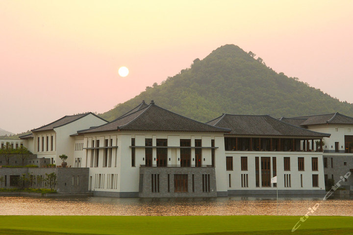 富阳富春山居度假村(园景豪华房)