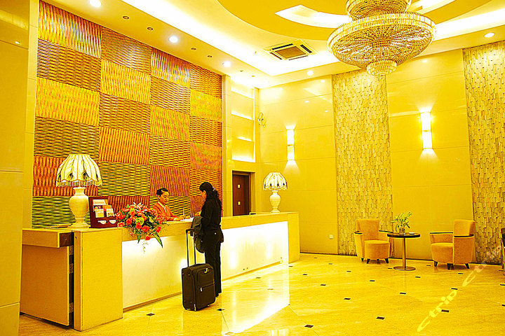 深圳华霆酒店(高级房)