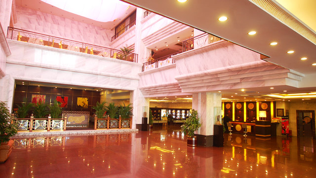 洛阳航空城酒店(商务标间 温泉会所净桑)