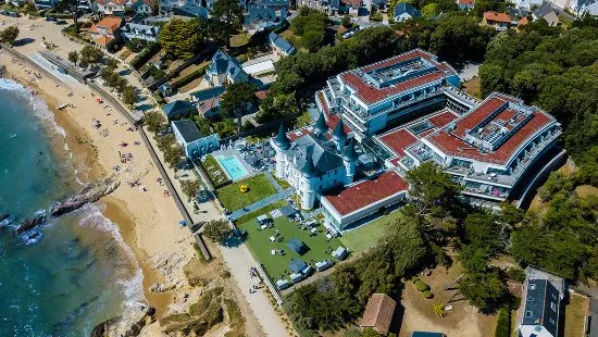 圖雷爾城堡海水浴酒店